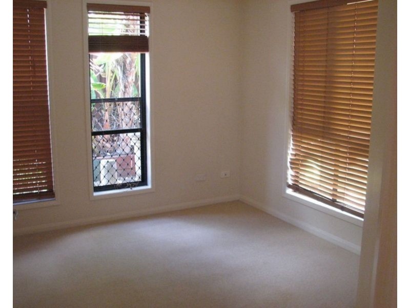 9 Elimbah street, Pacific Pines QLD 4211