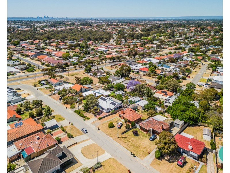 12 Hansen Street, Coolbellup WA 6163