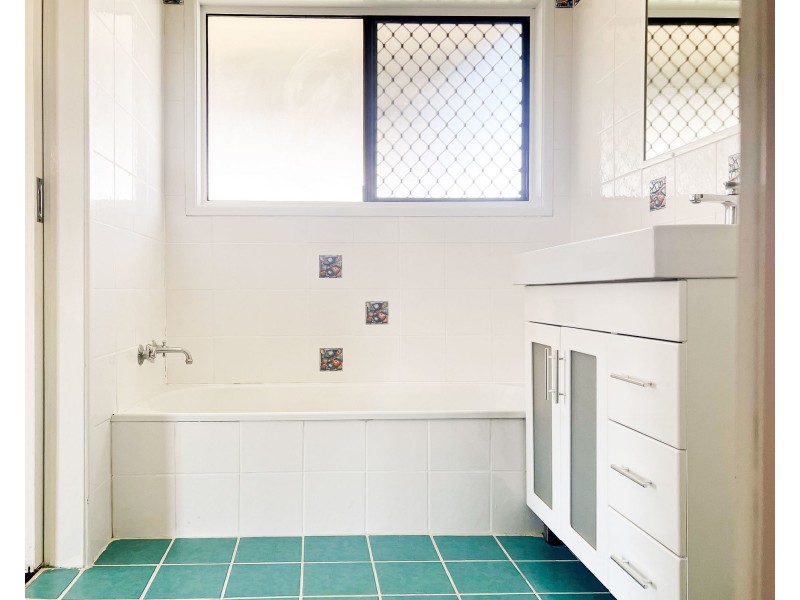 29 Gillian Street, Beachmere QLD 4510