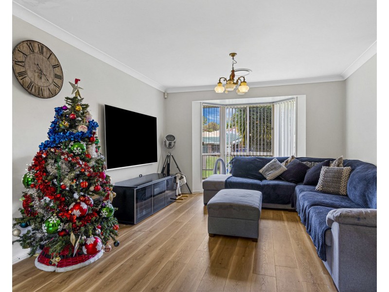 52 Hillenvale Avenue, Arana Hills QLD 4054