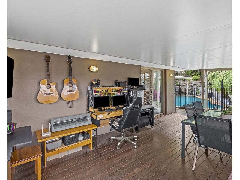 52 Hillenvale Avenue, Arana Hills QLD 4054