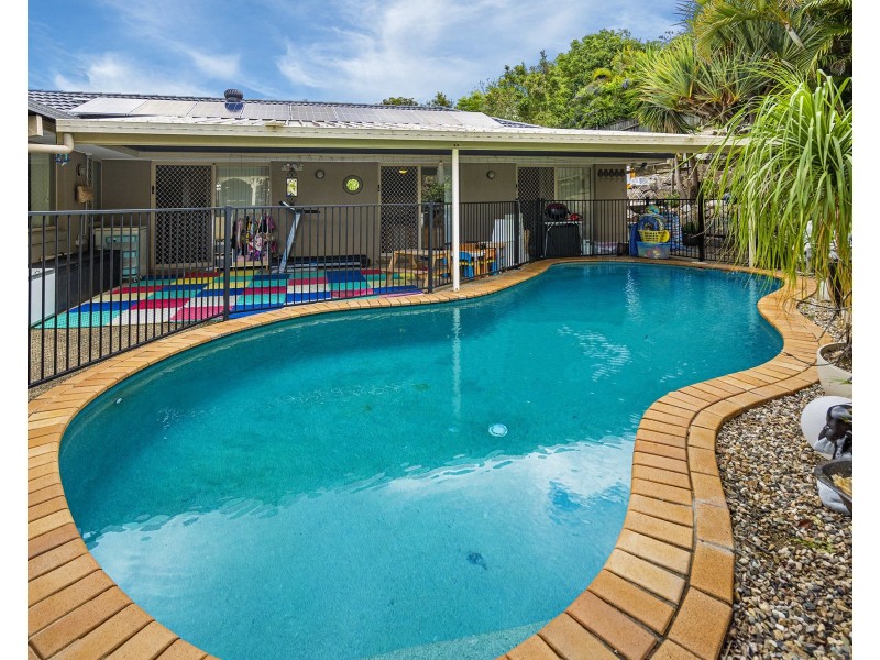 52 Hillenvale Avenue, Arana Hills QLD 4054