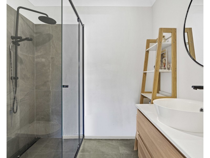 52 Hillenvale Avenue, Arana Hills QLD 4054