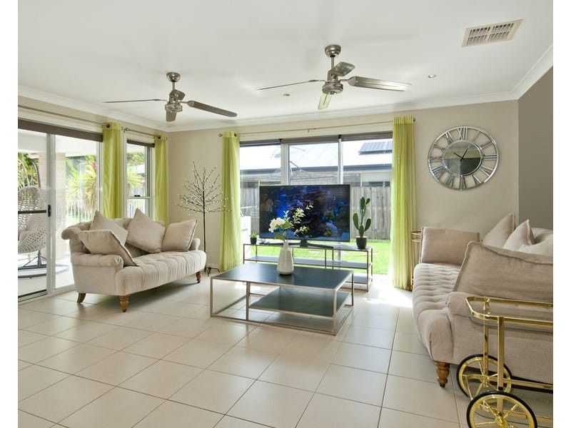 20 Hawkesbury Avenue, Pacific Pines QLD 4211