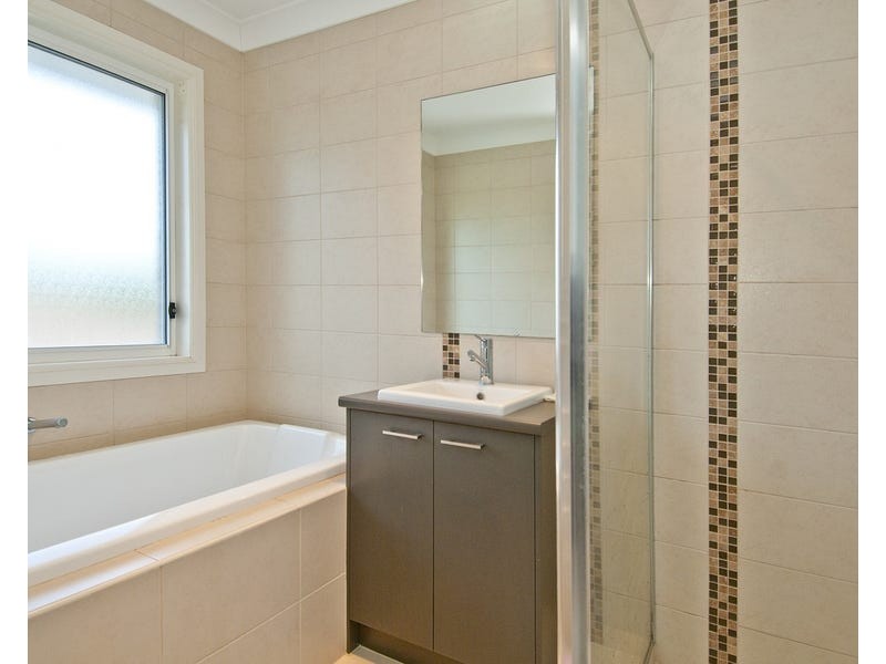20 Hawkesbury Avenue, Pacific Pines QLD 4211