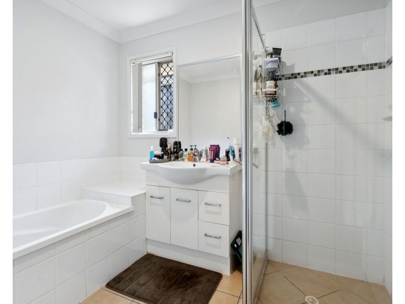 3 Lennox Street, Pacific Pines QLD 4211