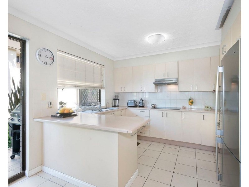 2/75 Dobson Street, Ascot QLD 4359