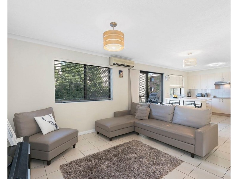 2/75 Dobson Street, Ascot QLD 4359