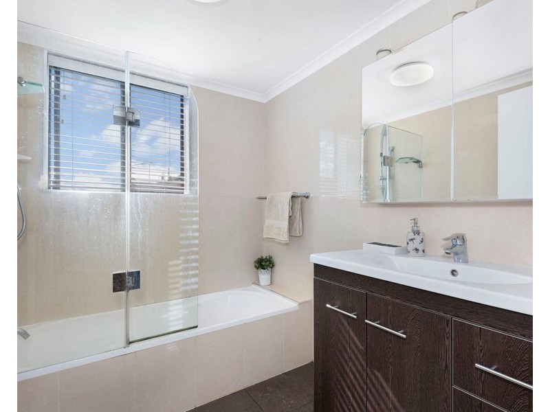 2/75 Dobson Street, Ascot QLD 4359