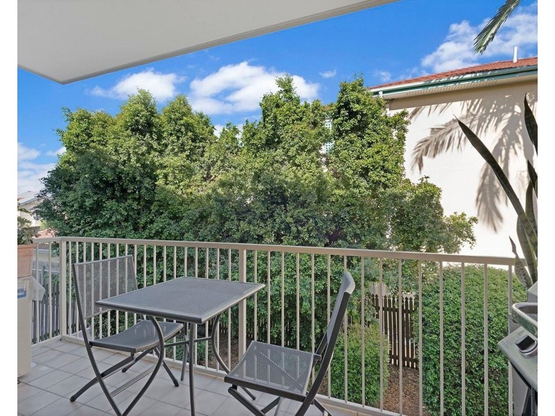 2/75 Dobson Street, Ascot QLD 4359