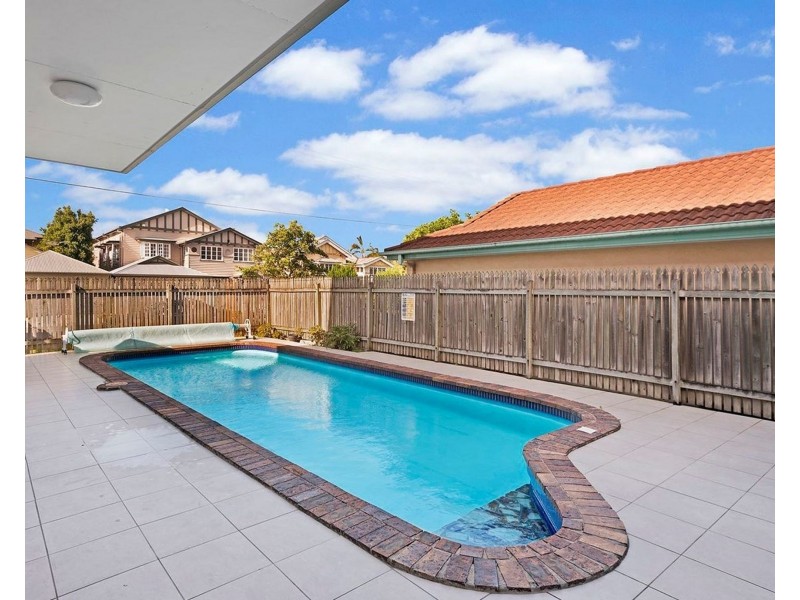 2/75 Dobson Street, Ascot QLD 4359