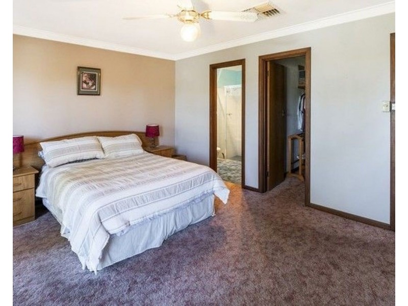 53 Linden Way, Forrestfield WA 6058