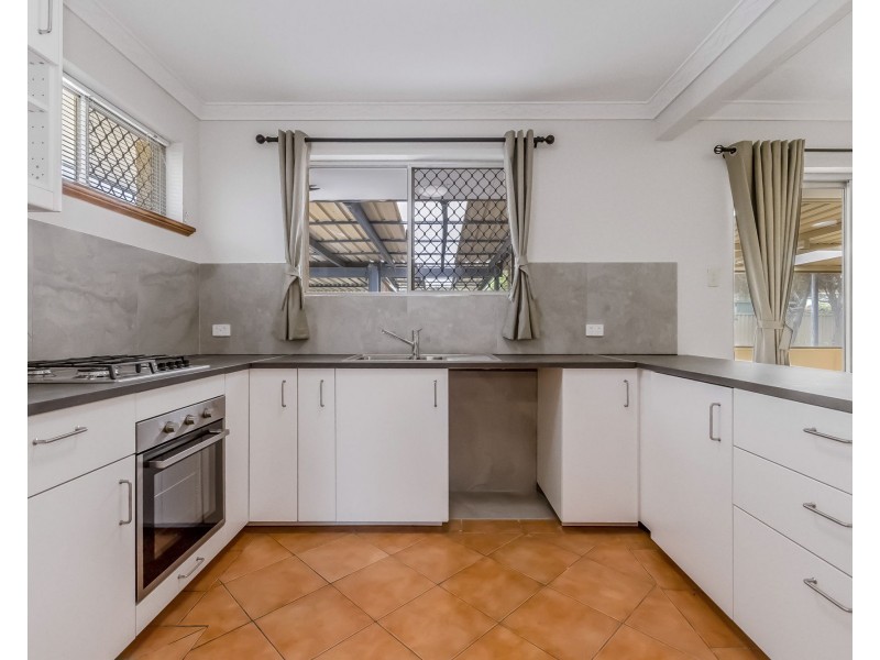 16 Radford Place, Safety Bay WA 6169