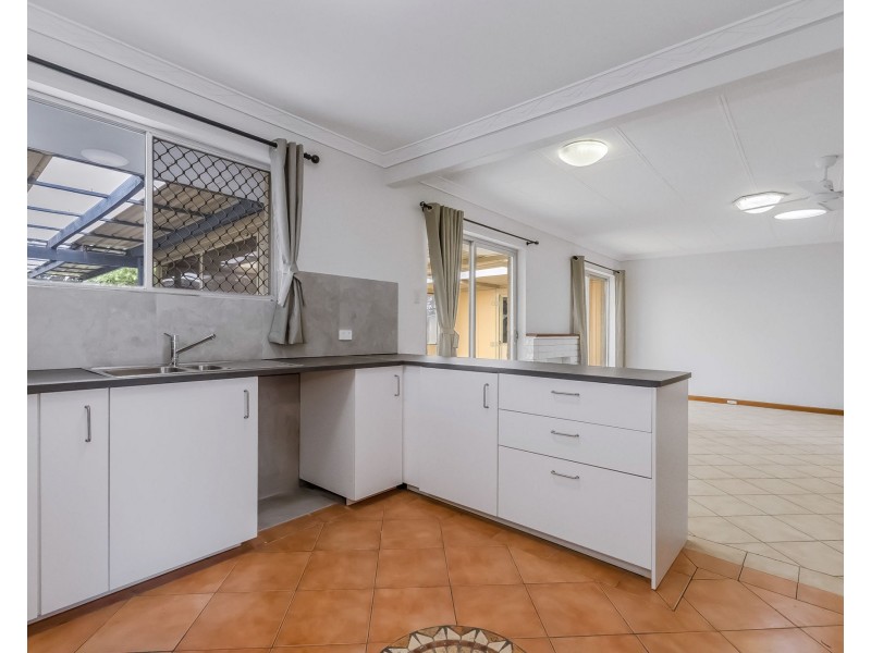 16 Radford Place, Safety Bay WA 6169