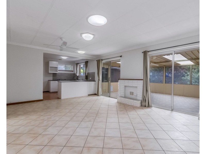 16 Radford Place, Safety Bay WA 6169
