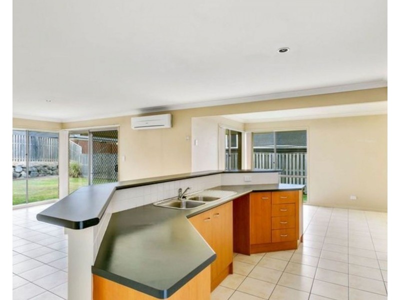 5 Wellers Street, Pacific Pines QLD 4211