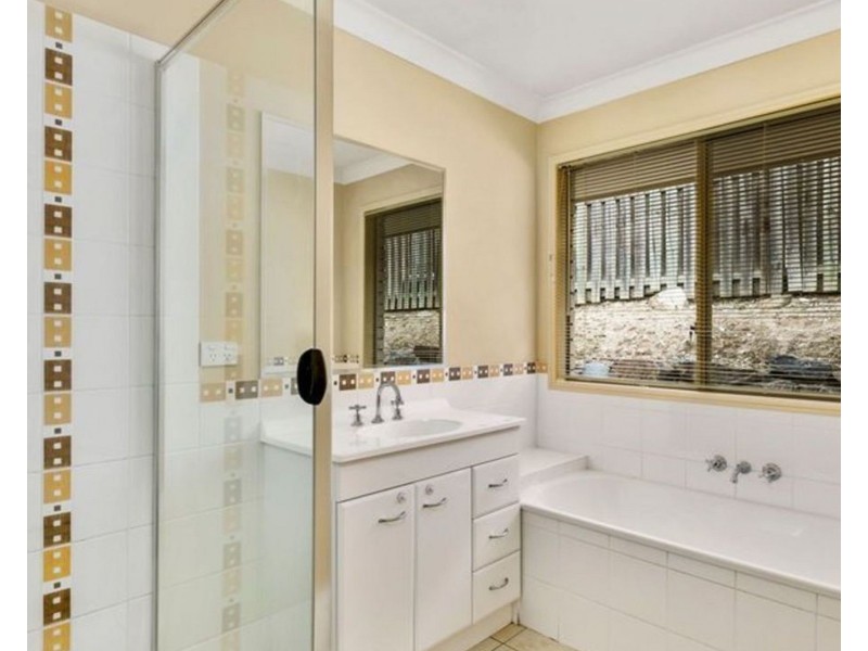 5 Wellers Street, Pacific Pines QLD 4211