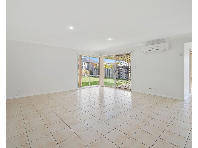 5 Wellers Street, Pacific Pines QLD 4211