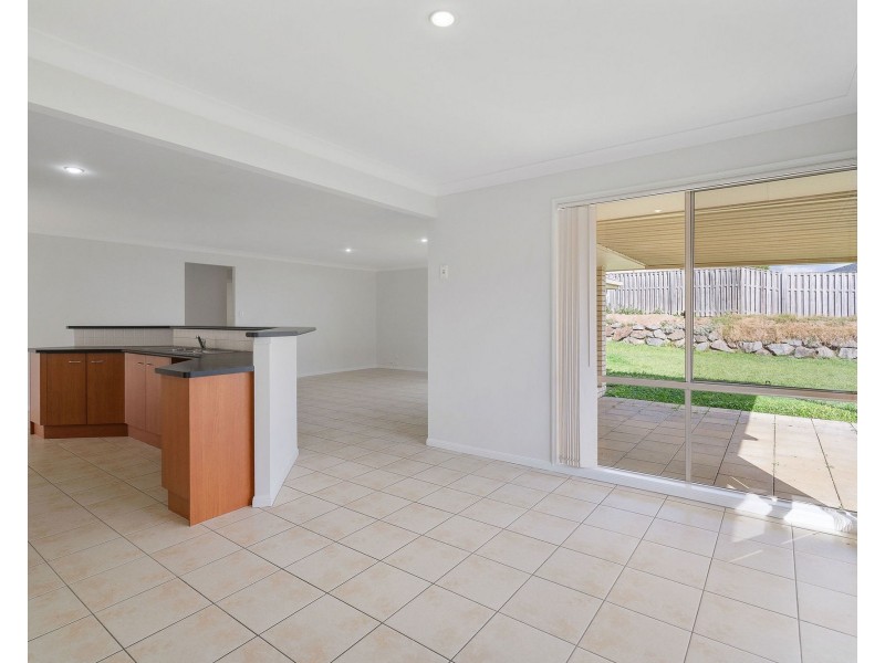 5 Wellers Street, Pacific Pines QLD 4211