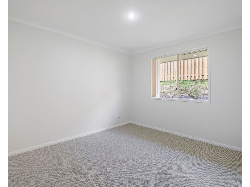 5 Wellers Street, Pacific Pines QLD 4211