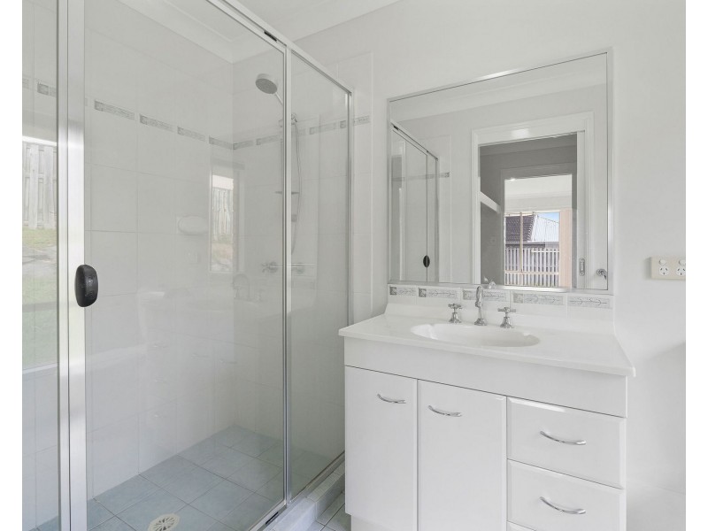 5 Wellers Street, Pacific Pines QLD 4211