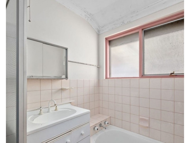 17 Banksia Road, Camillo WA 6111