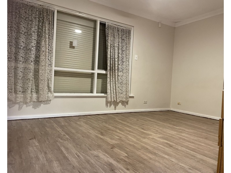 17 Banksia Road, Camillo WA 6111