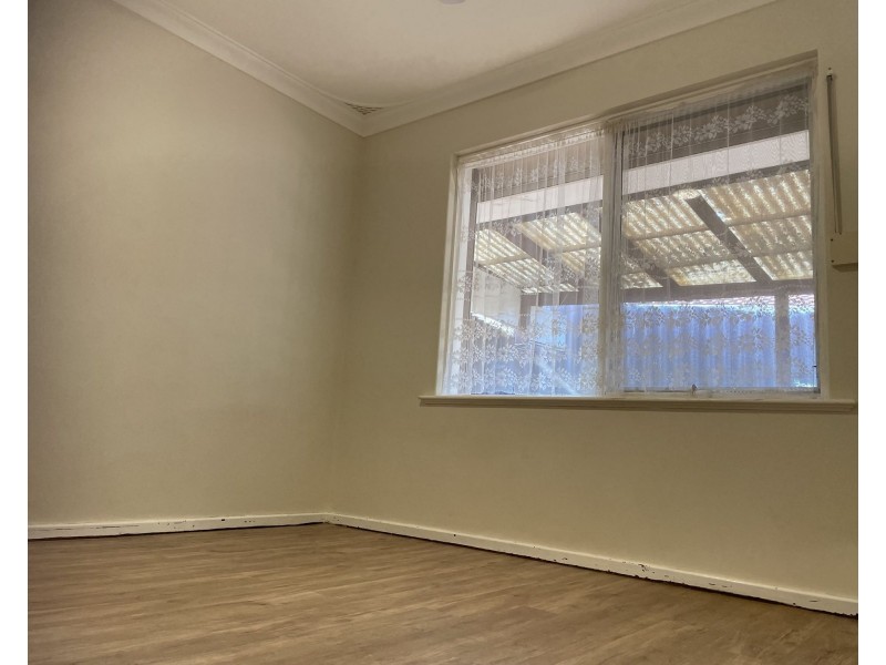 17 Banksia Road, Camillo WA 6111