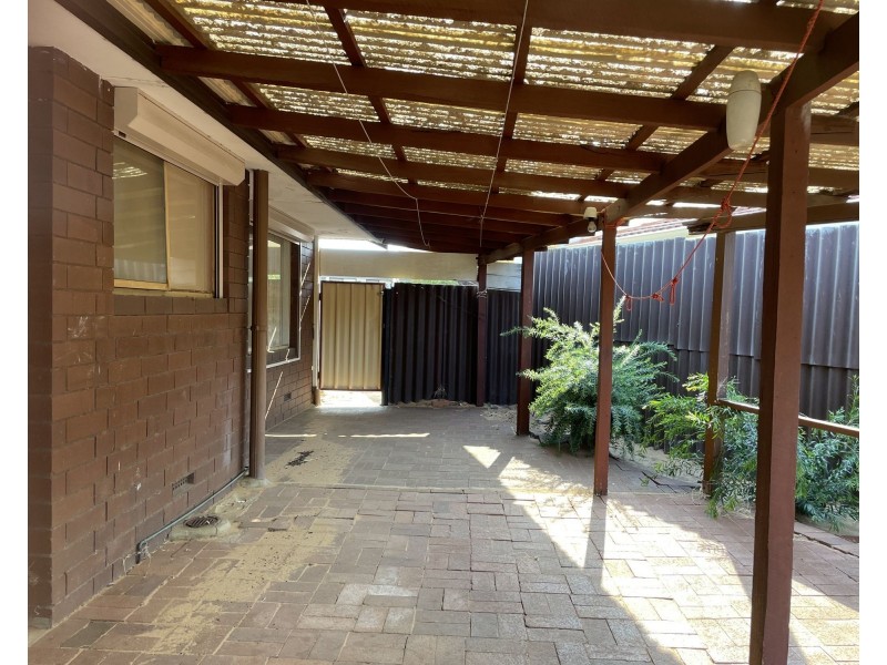 17 Banksia Road, Camillo WA 6111