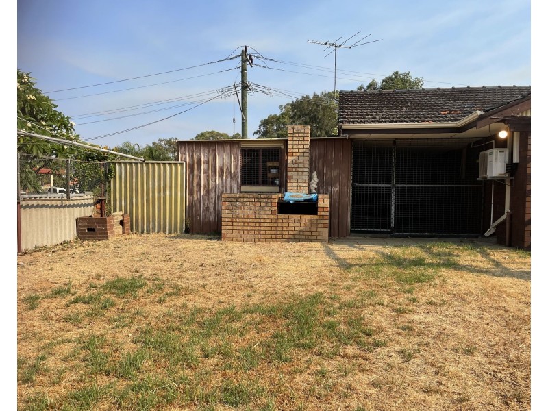 17 Banksia Road, Camillo WA 6111