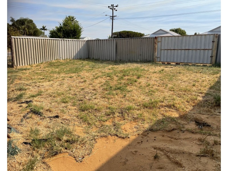 17 Banksia Road, Camillo WA 6111