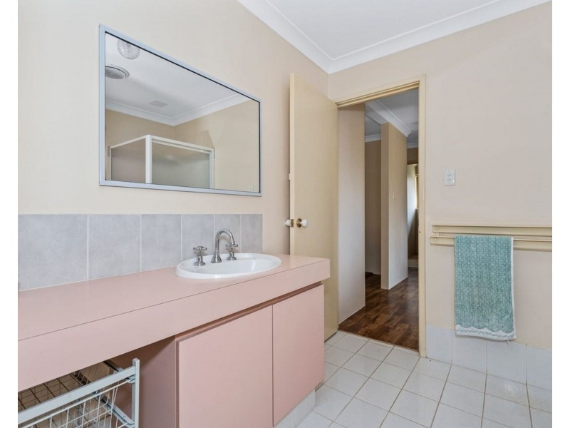 40 Manildra Drive, Dudley Park WA 6210