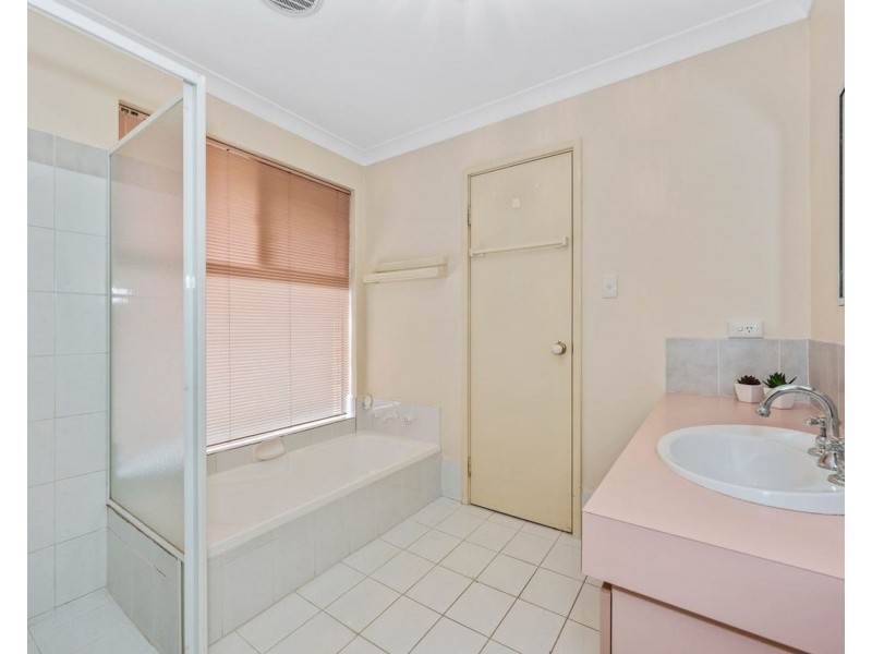 40 Manildra Drive, Dudley Park WA 6210