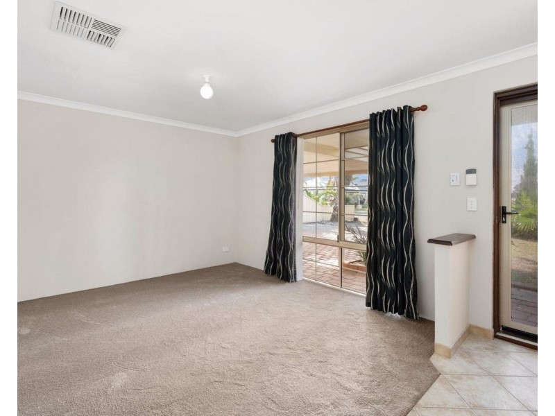 24 Waxflower Bend, Huntingdale WA 6110