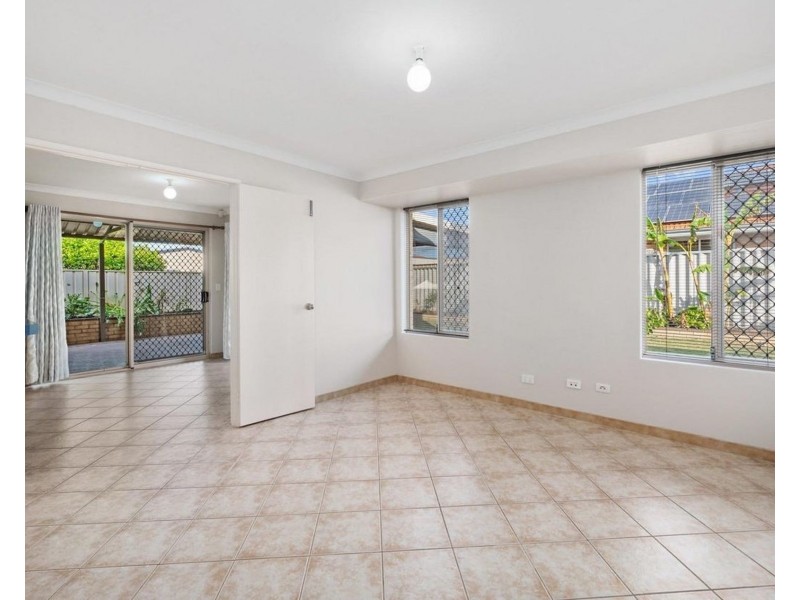 24 Waxflower Bend, Huntingdale WA 6110