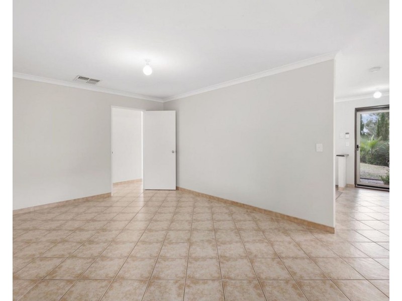 24 Waxflower Bend, Huntingdale WA 6110