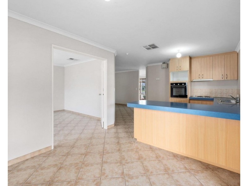 24 Waxflower Bend, Huntingdale WA 6110