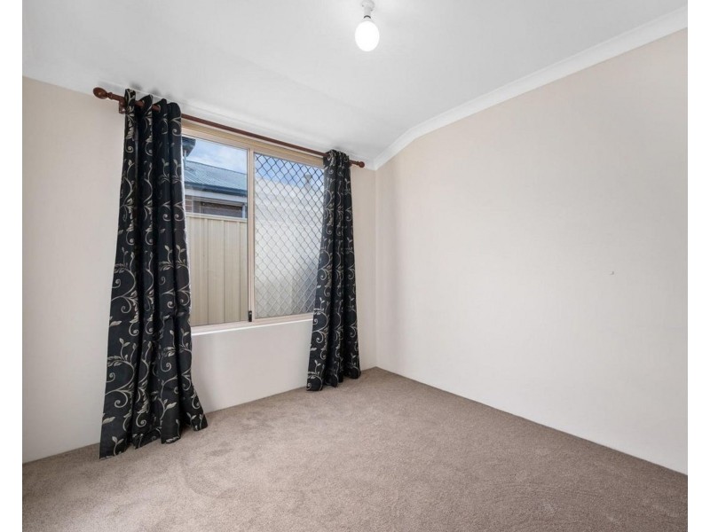 24 Waxflower Bend, Huntingdale WA 6110