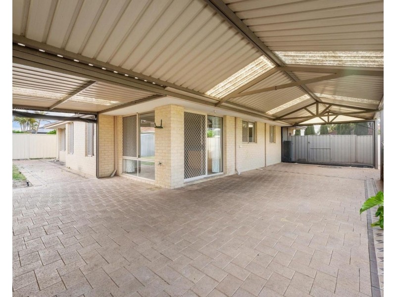 24 Waxflower Bend, Huntingdale WA 6110