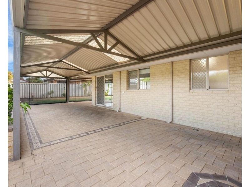 24 Waxflower Bend, Huntingdale WA 6110