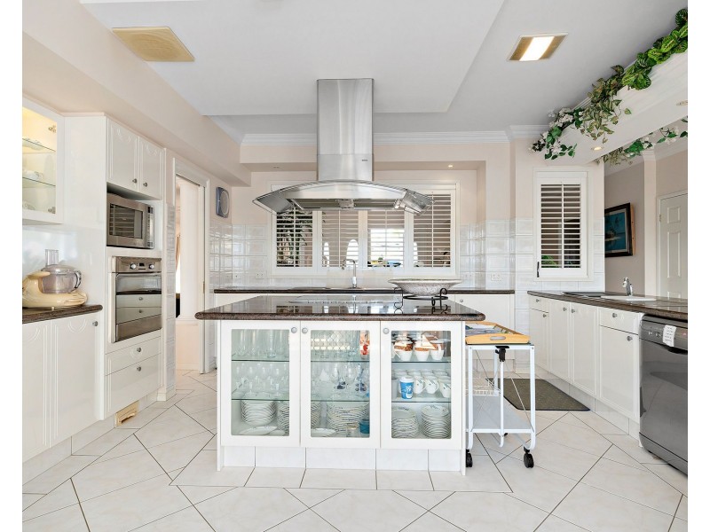 6/76 Bayview Street, Runaway Bay QLD 4216