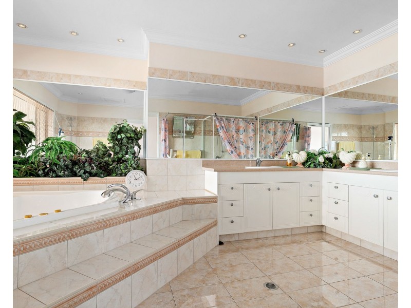 6/76 Bayview Street, Runaway Bay QLD 4216