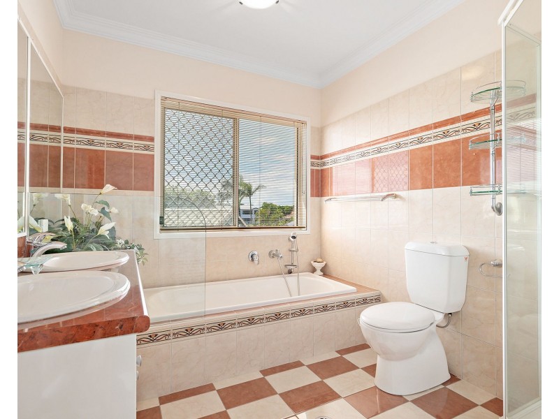 6/76 Bayview Street, Runaway Bay QLD 4216