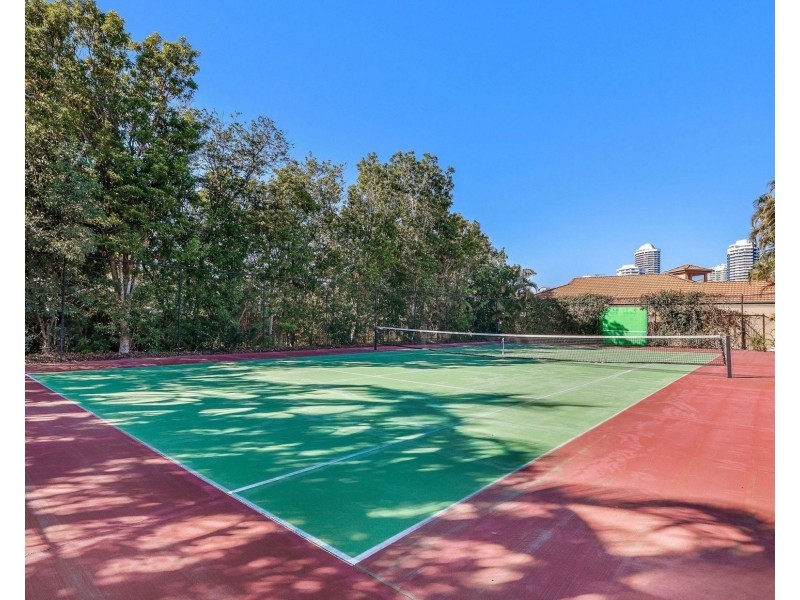 6/76 Bayview Street, Runaway Bay QLD 4216