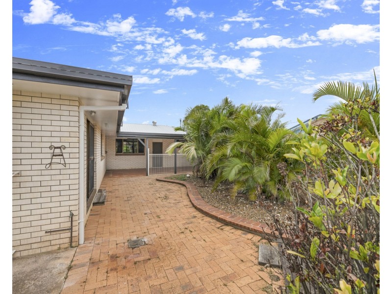 4 Deegan Court, Avenell Heights QLD 4670