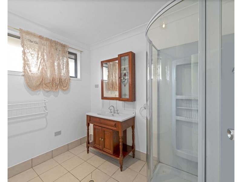 4 Deegan Court, Avenell Heights QLD 4670