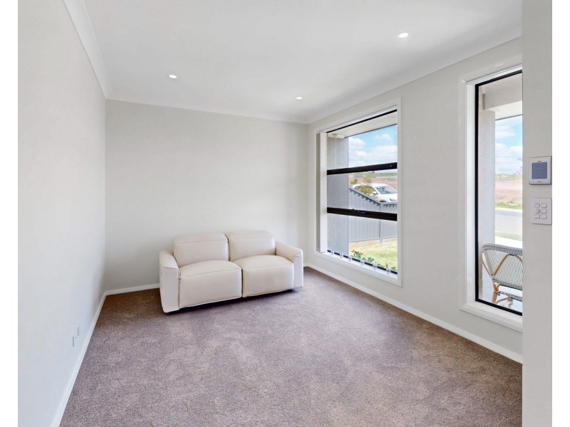 77 Eighth Avenue, Austral NSW 2179