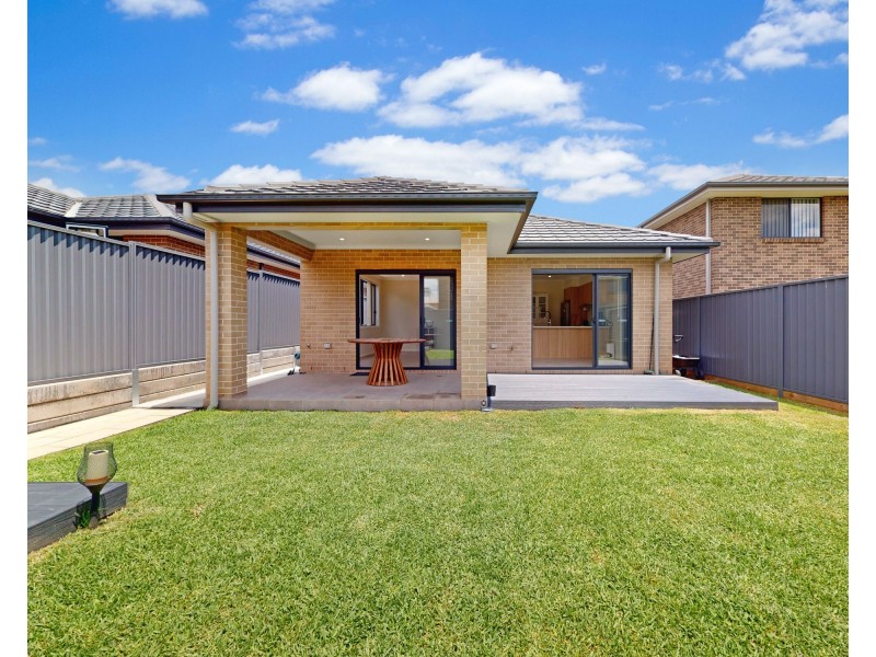 77 Eighth Avenue, Austral NSW 2179