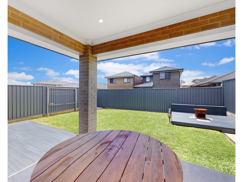 77 Eighth Avenue, Austral NSW 2179