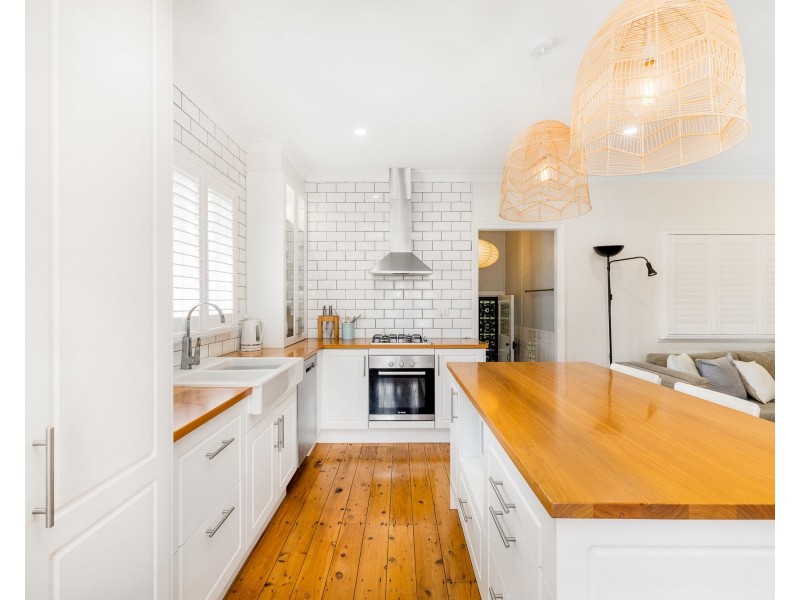 16 Craig Street, Brighton QLD 4017